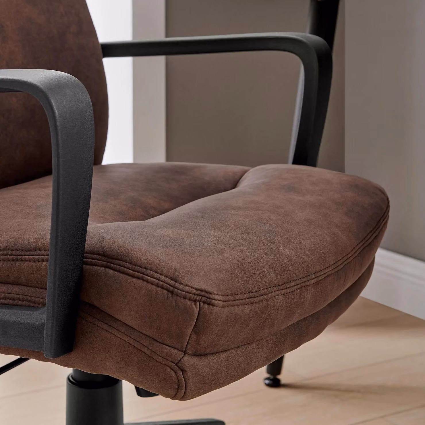 Furniturebox Rosco Brown Faux Leather Swivel Office Chair with Black Legs – 3