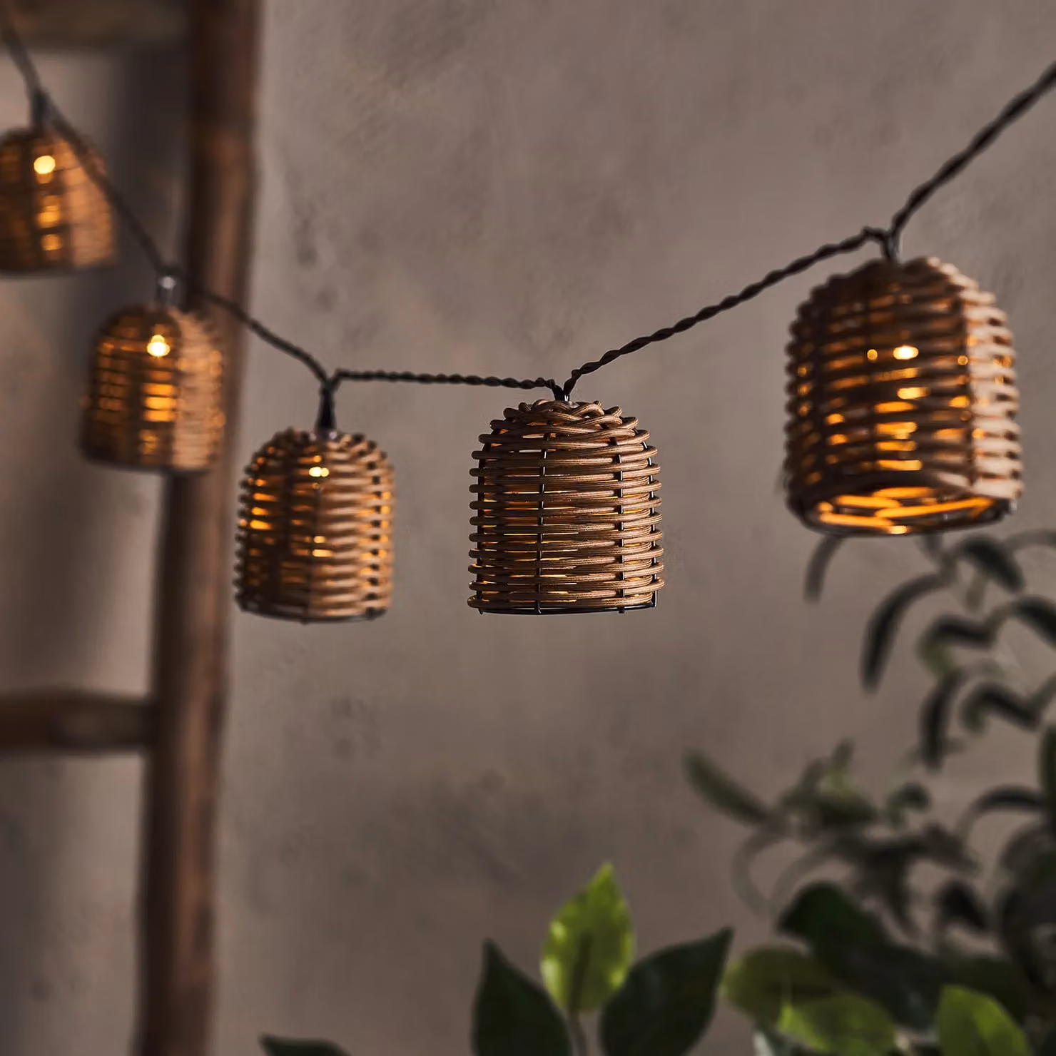 Lights4fun 10 Rattan Solar Lantern LED Fairy Lights in Warm White and Brown