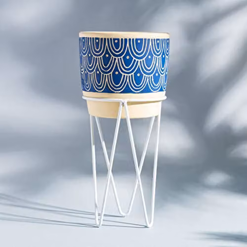 Sass & Belle Blue and White Abstract Cement Tabletop Planter with Metal Wire Stand, H 30.0 cm x W 14.0 cm x D 14.0 cm – 2