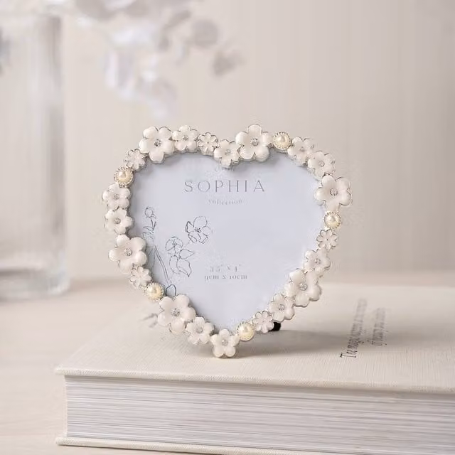 Sophia Classic Collection Classic Daisy Heart Photo Frame, White and Silver, 10 x 15 cm – 1