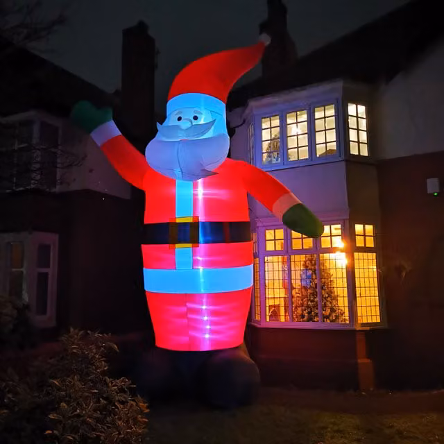 Samuel Alexander 6m Giant Light Up Christmas Inflatable Santa with Raised Arm and 28 LEDs in Red