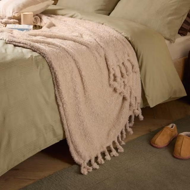 Furn Harlan Borg Sherpa Tasselled Fleece Throw in Beige, W: 140 cm, D: 180 cm