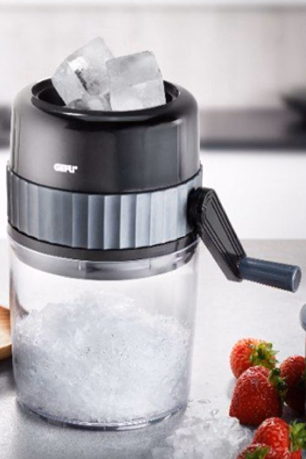 Gefu SLUSH Crushed Ice Maker with Stainless Steel Blades in Black and Multicolour – 2