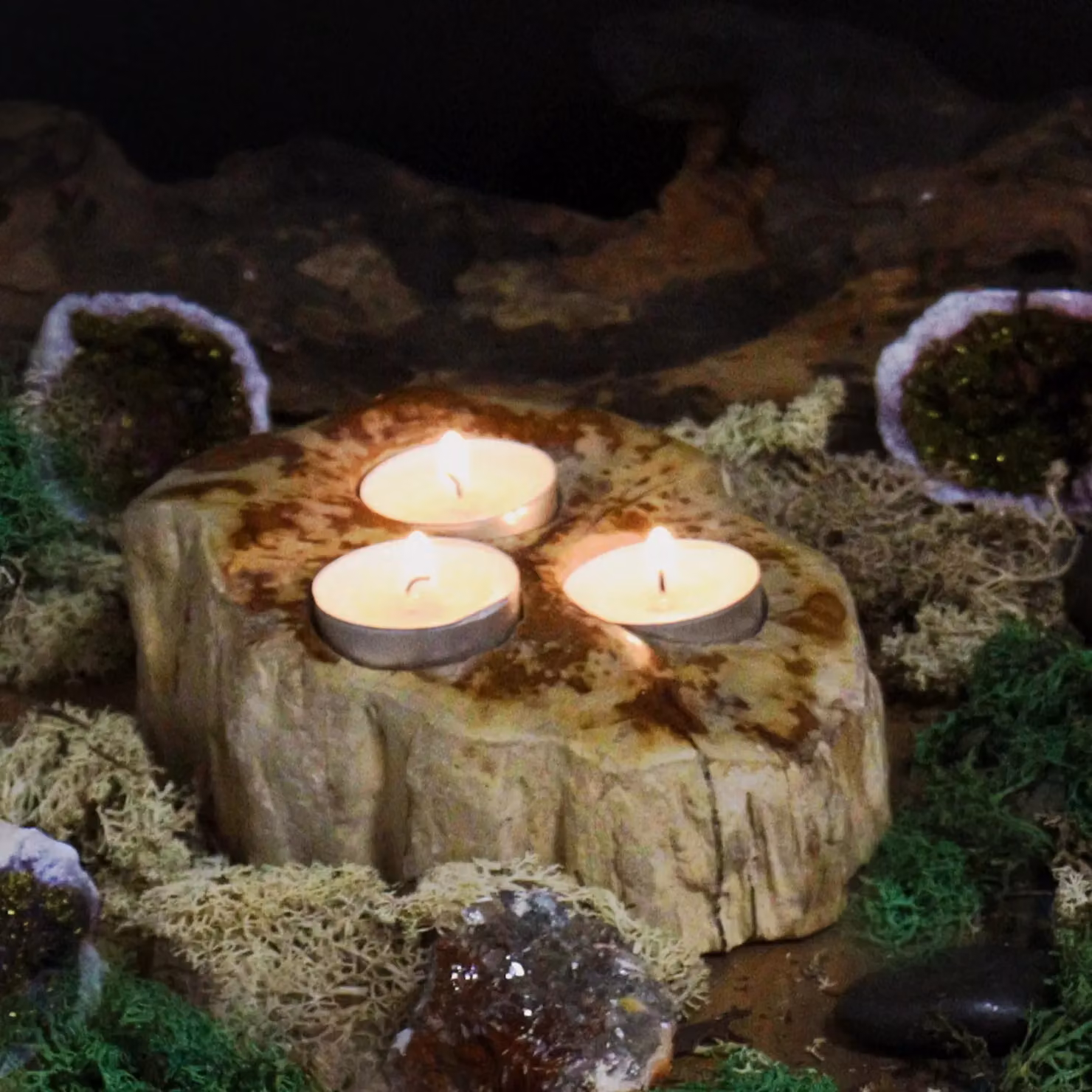 Ancient Wisdom Petrified Wood Tealight Candle Holder in Brown – 3