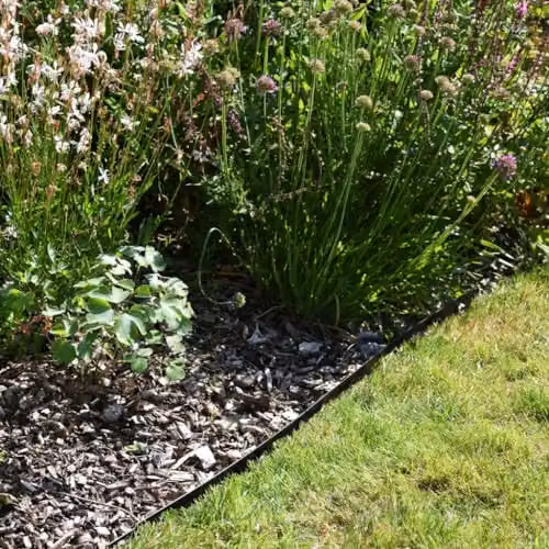 Garden Gear 4 Pack Steel Garden Edging in Black, Length: 1.06 m, Height: 16 cm – 1