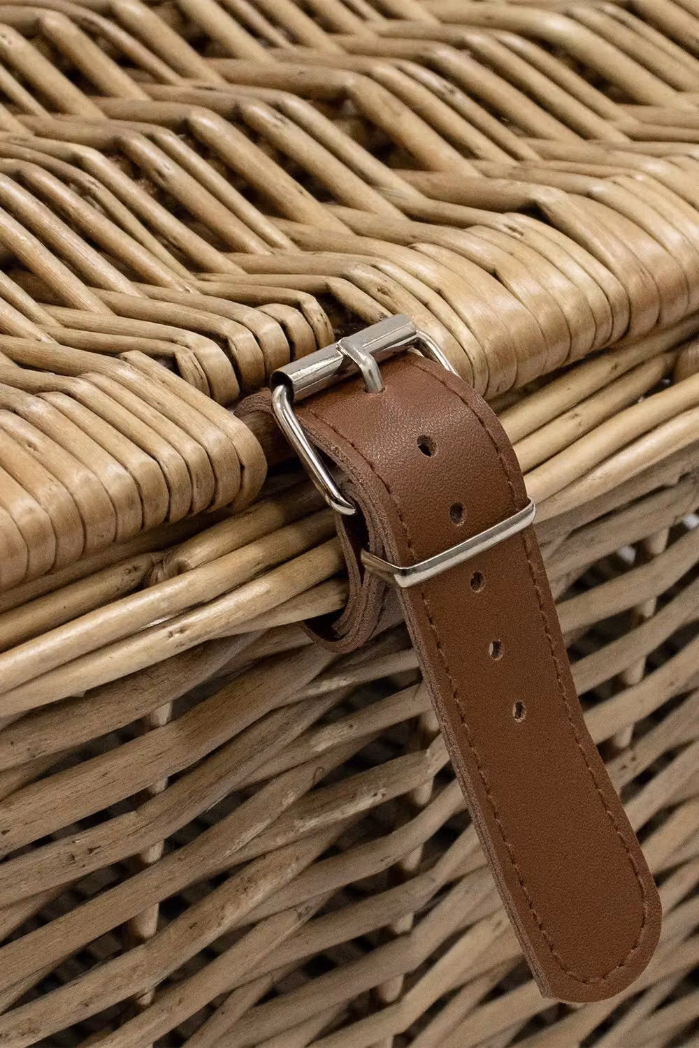 JVL Large Handmade Buff Wicker Hamper with Faux Leather Straps in Beige – 3