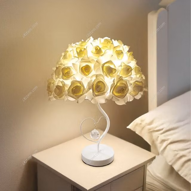 Livingandhome Crystal Heart Table Lamp in Beige and White