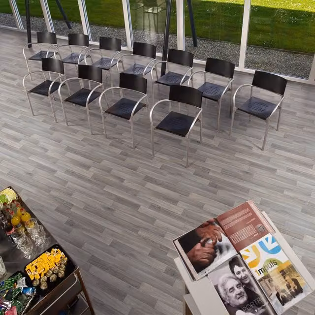 Chainti Classic Wood Look Sheet Vinyl Flooring in Grey and Brown, Thickness: 2.8 mm, W: 300 cm x L: 600 cm