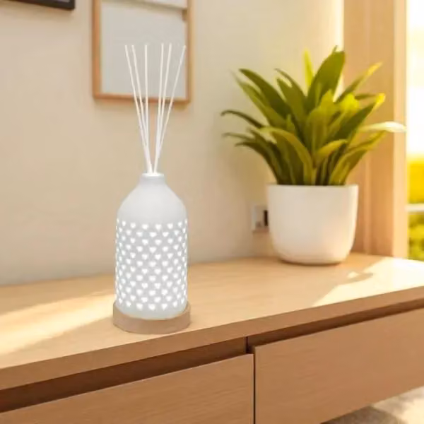 Aromatize Woodbridge Clean Linen Scented Reed Diffuser with 8 Reeds, White Ceramic Small Hearts Design – 2