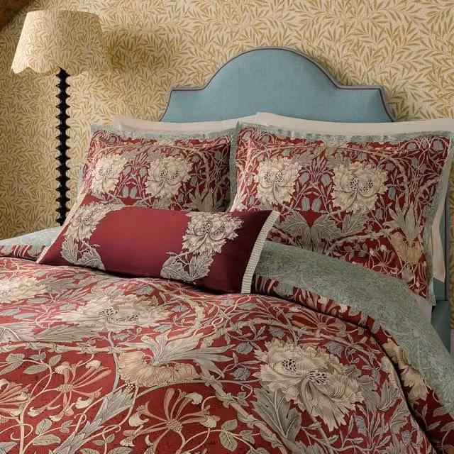 Morris & Co Honeysuckle & Tulip Floral Cotton Percale Double Duvet Cover Set in Red and Gold, W: 140 cm, L: 200 cm