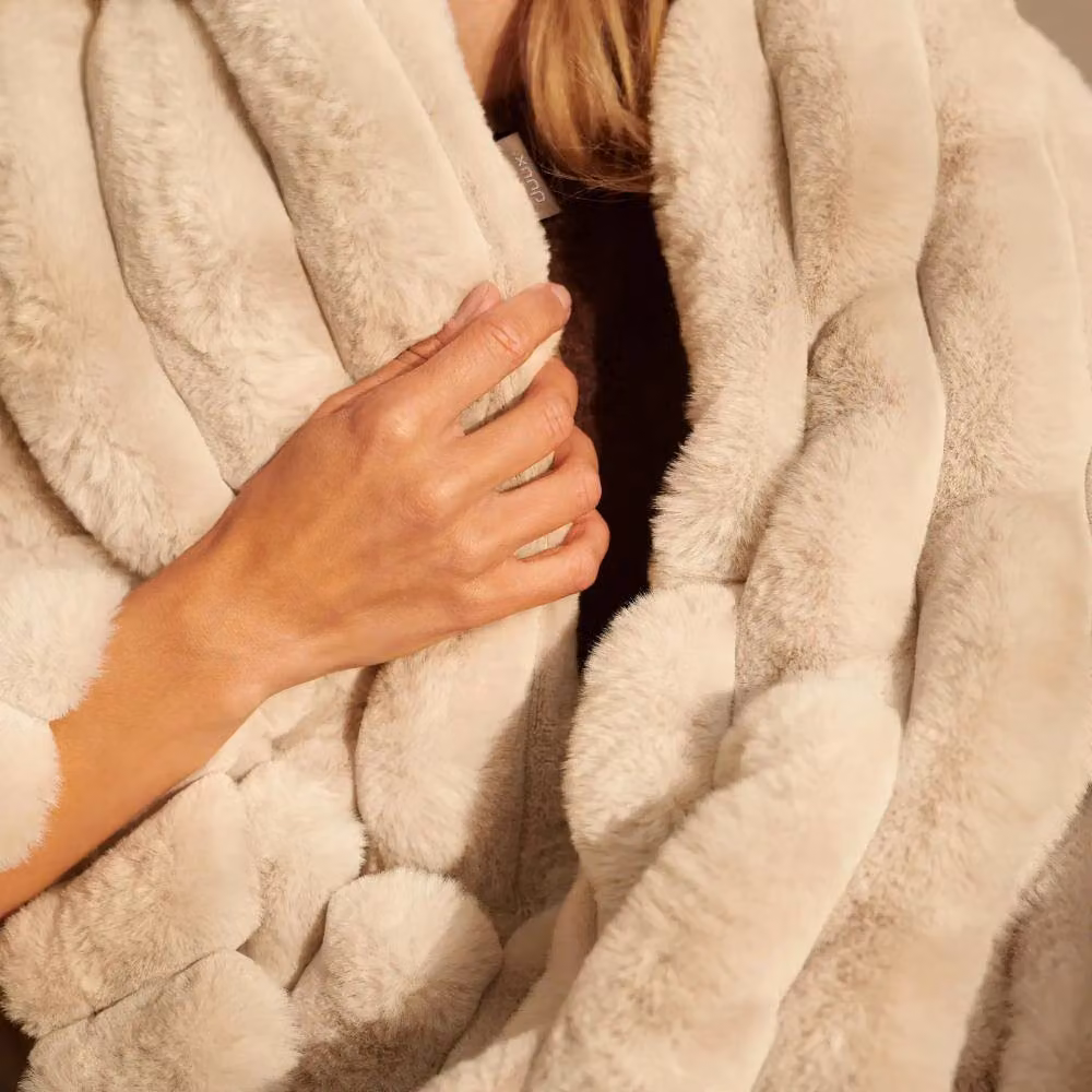 Duux Yentl Electric Heated Faux Fur Overblanket in Beige – 3