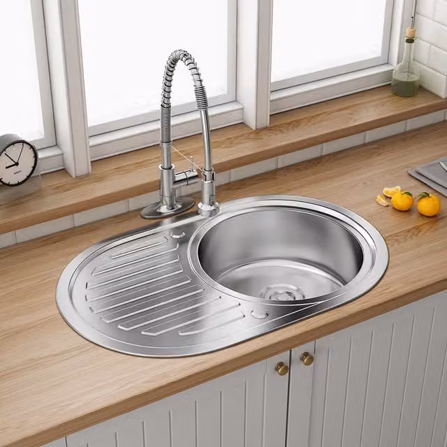 Livingandhome Reversible Stainless Steel Kitchen Sink Wash Basin with Drainboard in Silver, Width: 57 cm