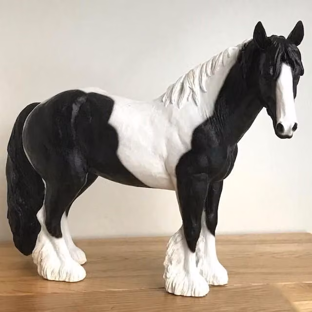 Leonardo Animal Crackers Large Piebald Cob Horse Figurine in Black and White, Height: 26 cm – 2