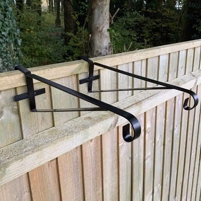 VOGREX 2 Pack Black Metal Hanging Basket Brackets for Wooden Garden Fences – 1