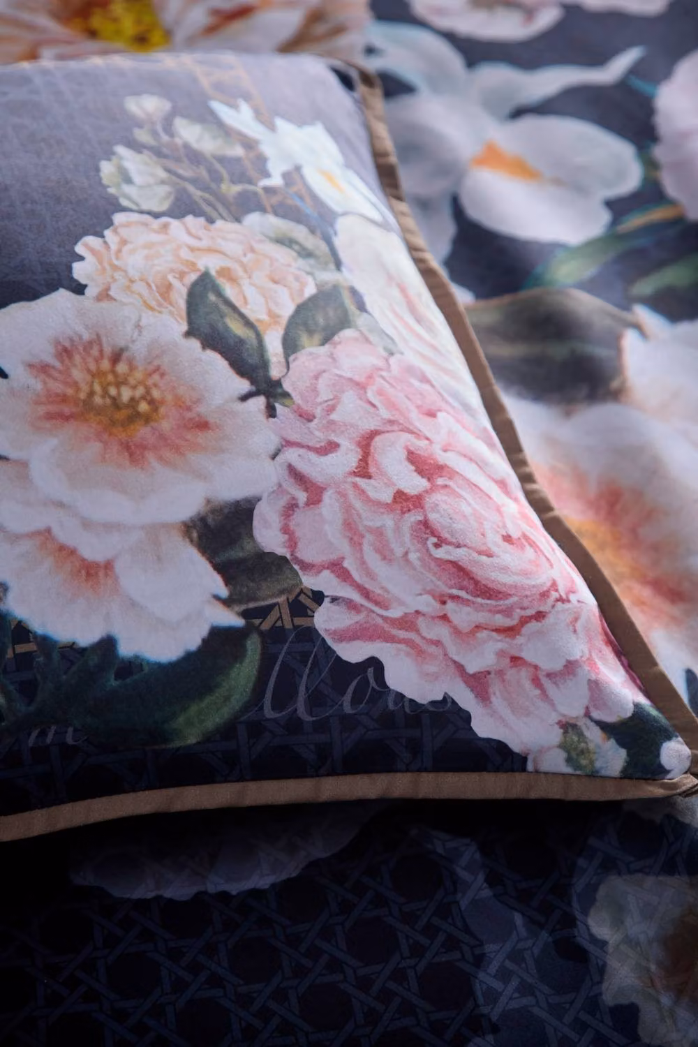 Laurence Llewelyn-Bowen Bouquet List Reversible Floral Cotton Sateen Duvet Cover Set in Blue and Pink, W: 200 cm x D: 200 cm – 3