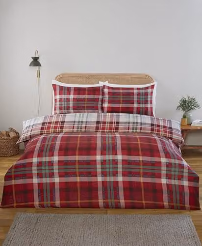 Rapport Home Regalia Red and White Checked Microfibre Complete Bedding Set with Reversible Duvet Cover and Fitted Sheet, W/D/H: 220 x 180 x 220 cm – 1