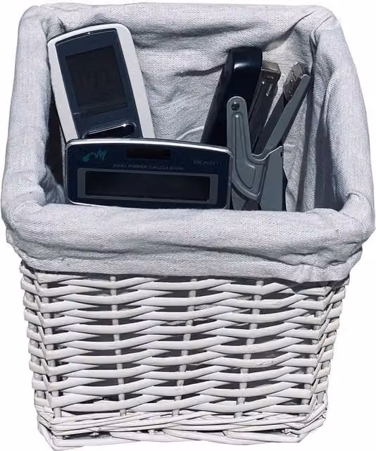 Topfurnishing Small Open Weave Wicker Storage Basket with Lining in White, Diameter: 20 cm