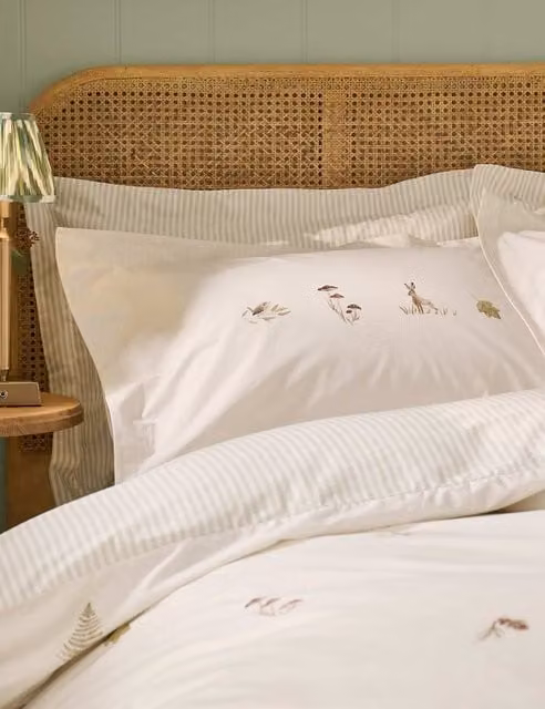 Sophie Allport Set of 2 Autumn Foraging Reversible Cotton Percale Pillowcases in Ivory and White