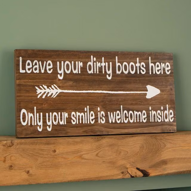 Samuel Alexander Rustic Wood Hanging Wall Plaque in Brown and White, W: 60 cm, H: 30 cm – 1