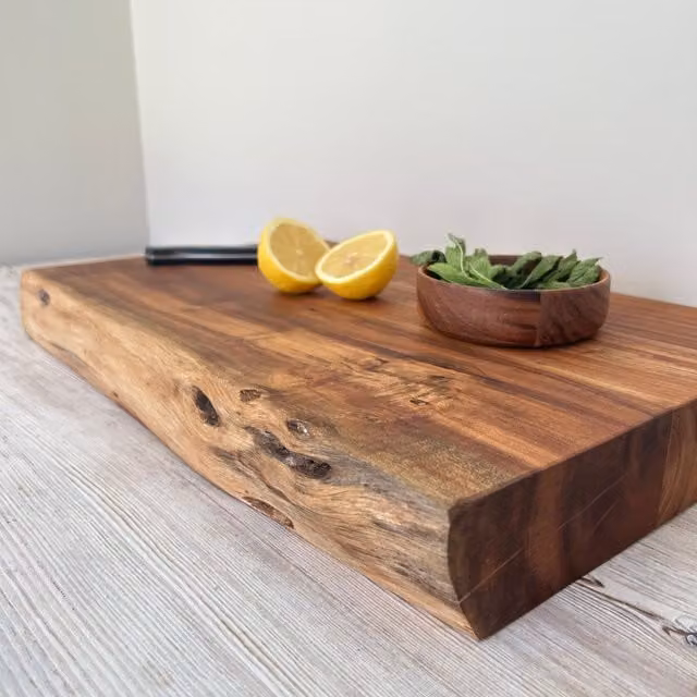 Downton Interiors Professional Chef Live Edge Acacia Wood Chopping Board, Brown, Large – 1