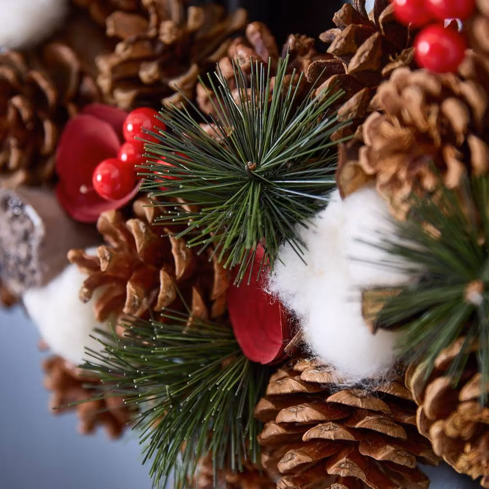 Dibor Red Christmas Wreath with Pinecones, Roses and Star Hanger, Diameter: 36 cm – 4