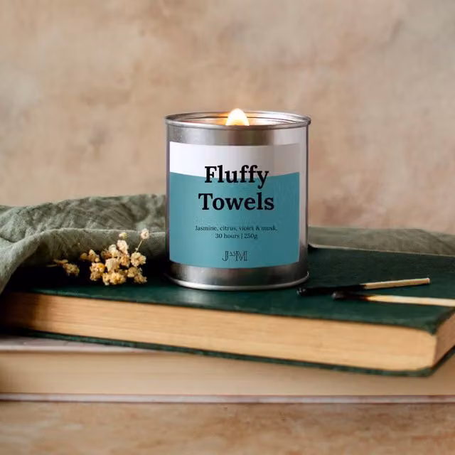 JAAM Fluffy Towels Wood Wick Tabletop Candle in Silver