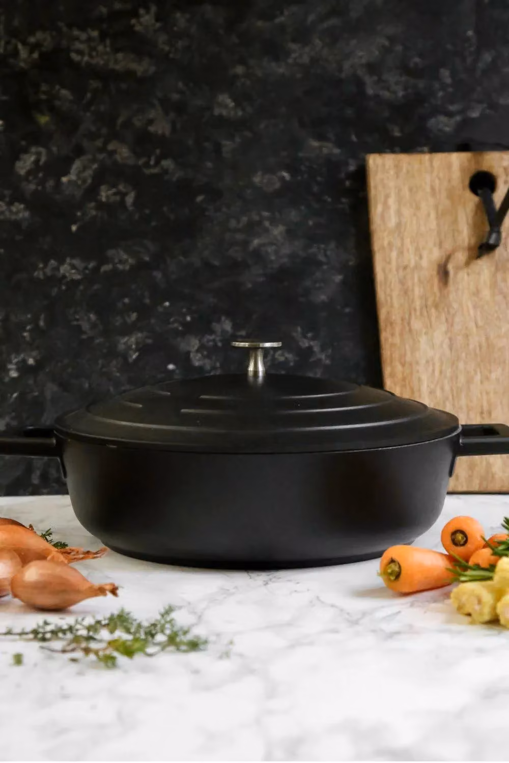 MasterClass Cast Aluminium Casserole Dish with Lid, Black, 4L – 2
