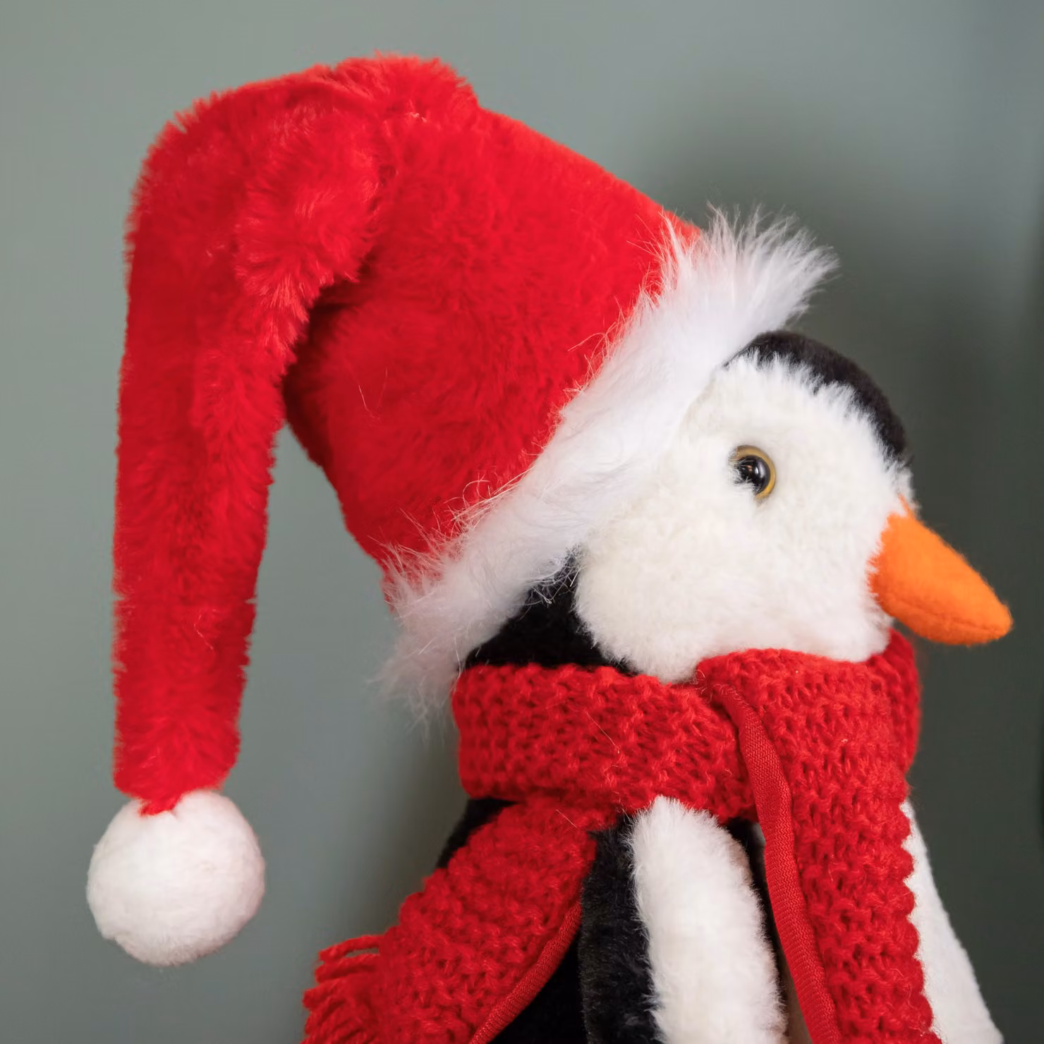 Samuel Alexander White Soft Cuddly Puppa Penguin Christmas Decoration with Santa Hat, Height: 30 cm – 4