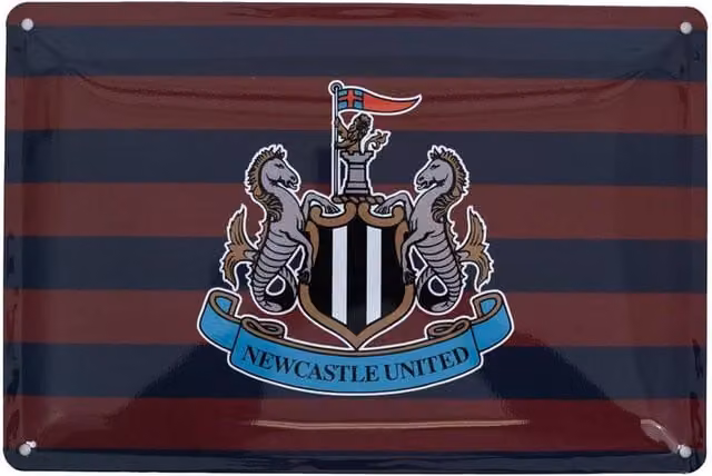 Newcastle United FC Retro Metal Wall Sign in Maroon and Multicolour, W/H: 30 x 30 cm – 1