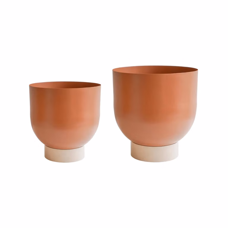 Ivyline Austin Dual Rhubarb Metal Planters Set of 2 in Pink and Orange