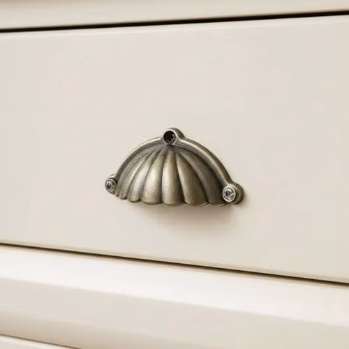 Melody Maison Gold Shell Cup Pull Handle in Brass – 1