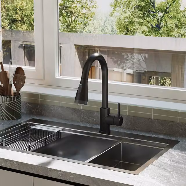 Darphe Matt Black Kitchen Mixer Tap with Pull-Out Sprayer and Spray Function