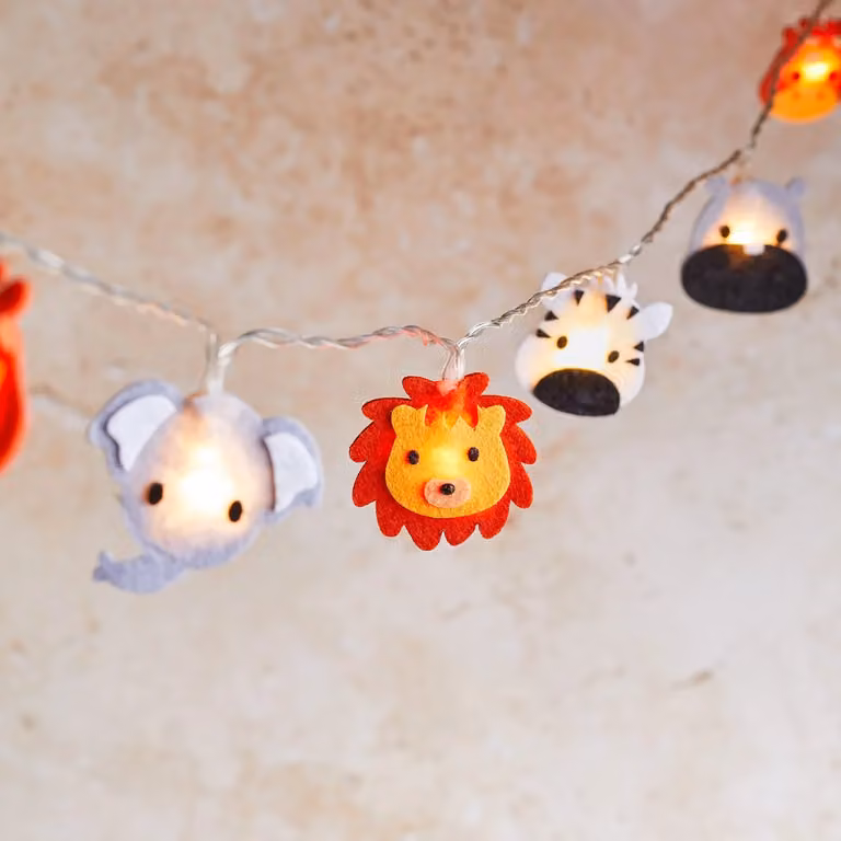 Lights4fun 16 Felt Safari Children's LED Fairy Lights in Multicolour with Timer and Battery Operation