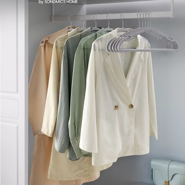 SONGMICS Heavy-Duty Grey Plastic Clothes Hangers with Non-Slip Notches and Swivel Hooks