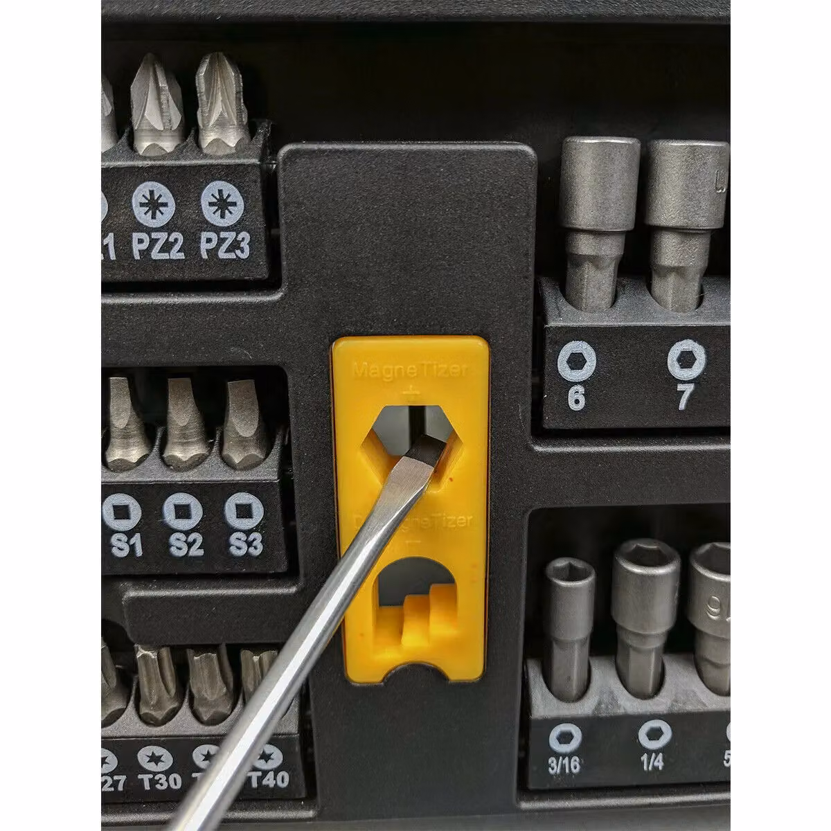 Loops 61 Piece Multicolour Large Screwdriver, Nut Driver and Bit Set with Storage Stand – 3