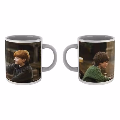 Zavvi Harry Potter Harry and Ron Playing Chess Ceramic Mug in Multicolour and White