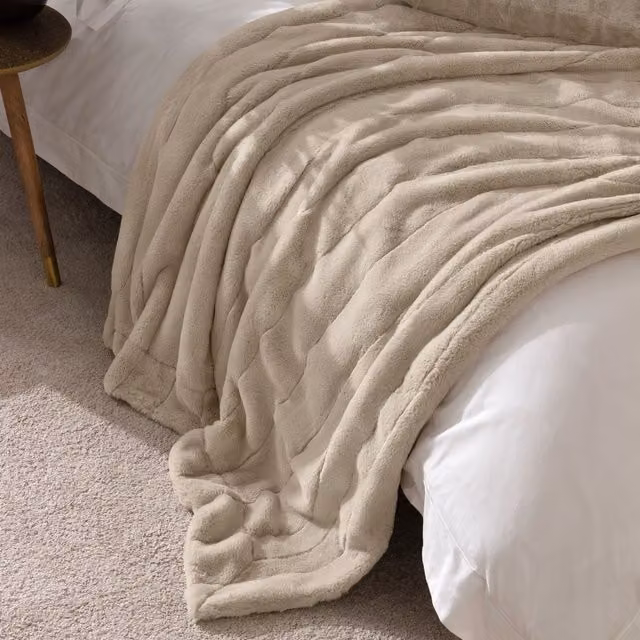 Paoletti Empress Faux Fur Throw in Beige, W: 140 cm, L: 200 cm – 1