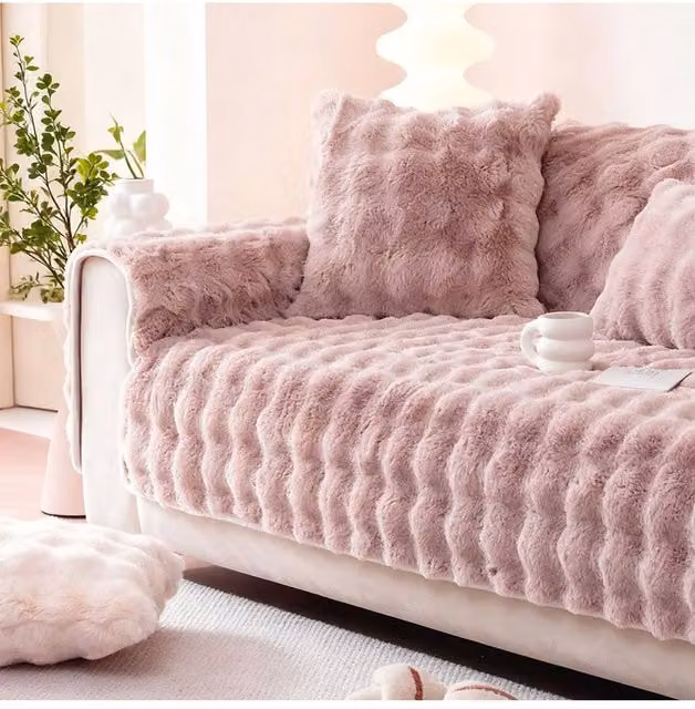 Living and Home Large Stain Resistant Fleece Sofa Cover in Pink – 1