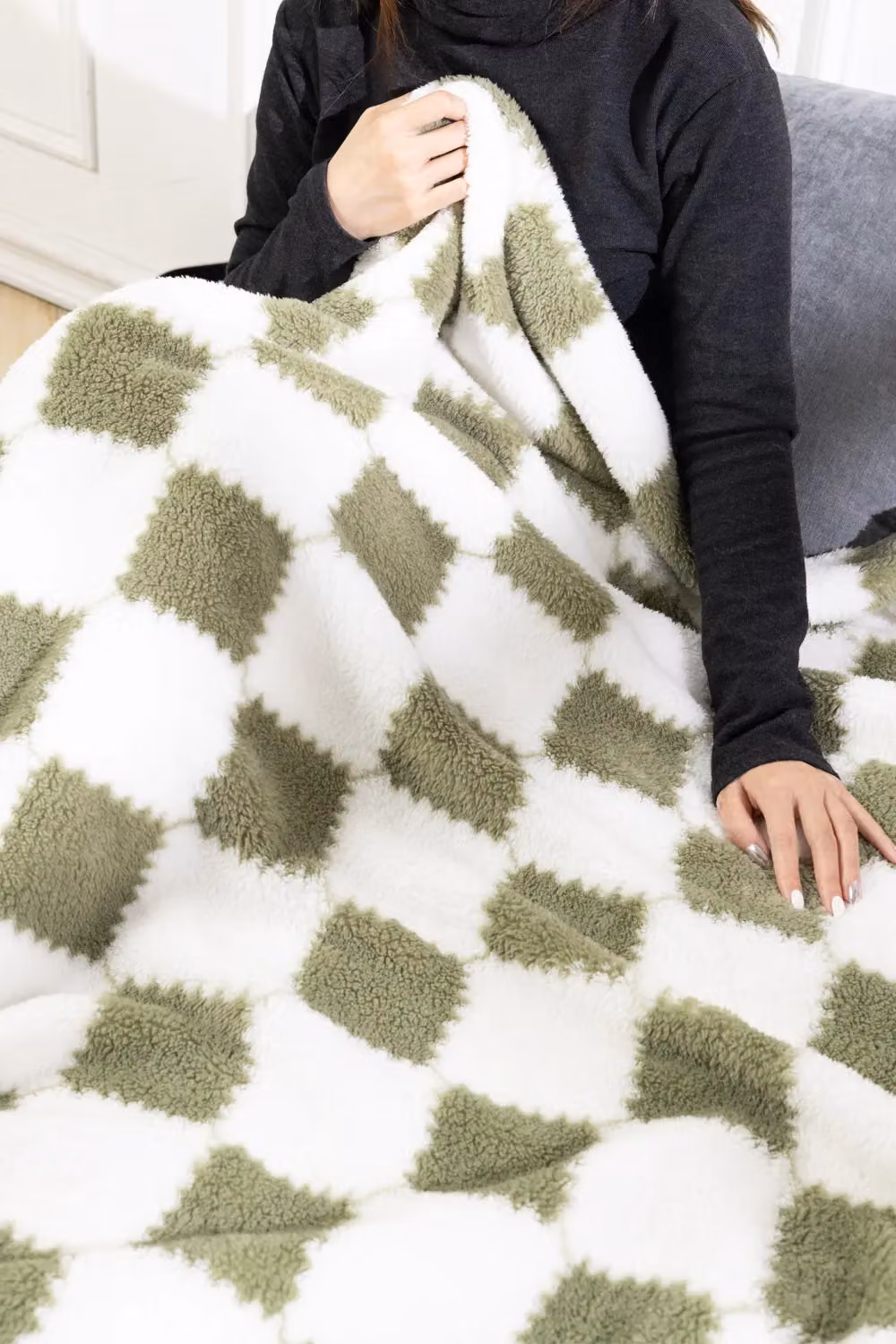 Living and Home Green Checked Flannel Soft Lightweight Throw Blanket, W: 100 cm, L: 150 cm – 2