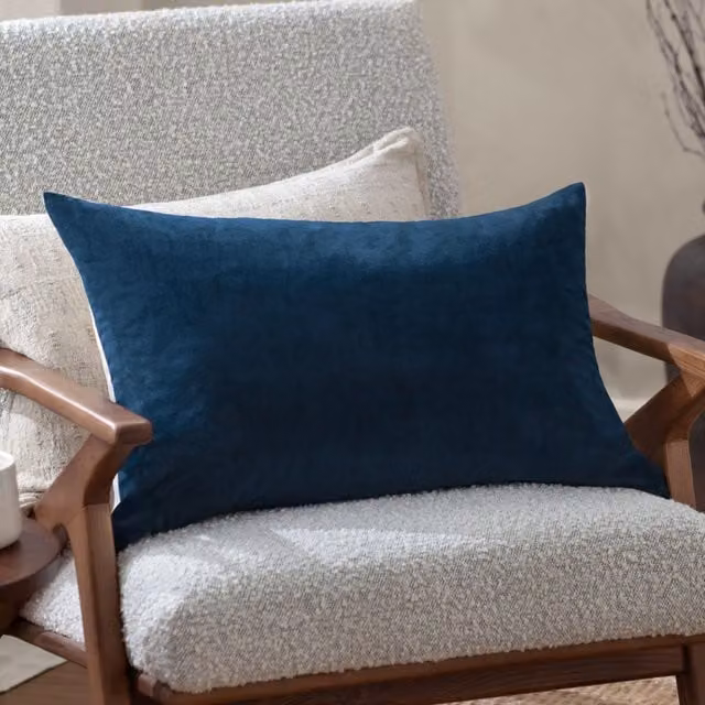 Riva Home Blue Velvet and Linen Rectangular Cushion, W/D/H: 60 x 40 x 40 cm