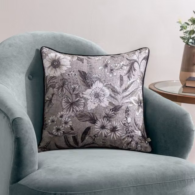 Wylder Harlington Nature Botany Floral Velvet Square Cushion in Beige, W/D/H: 50 x 50 x 50 cm