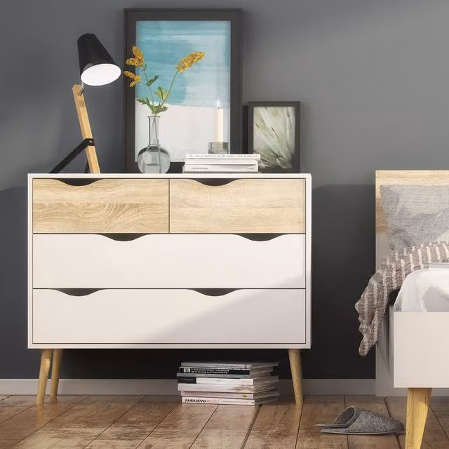Furniture To Go Oslo Scandinavian Chest of 4 Drawers in White and Oak, W/D/H: 81.7 x 39.1 x 29.4 cm
