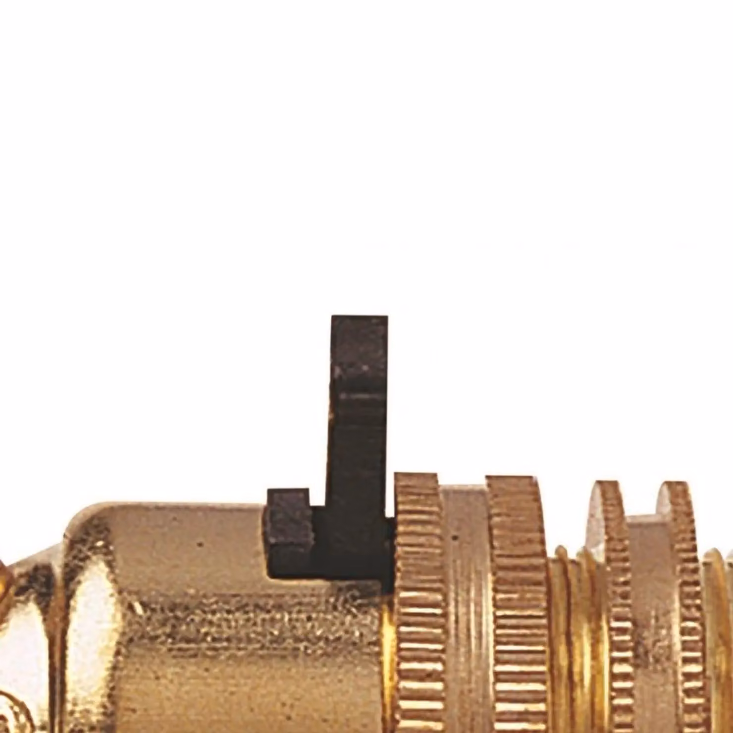 Dencon Brass 1/2in Switched Lamp Holder in Gold/Brass – 2