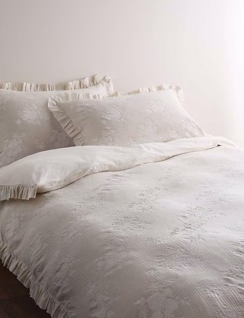 M&S White Pure Cotton Floral Jacquard Reversible Bedding Set (Duvet Cover and Pillowcase) W: 180 cm, L: 200 cm