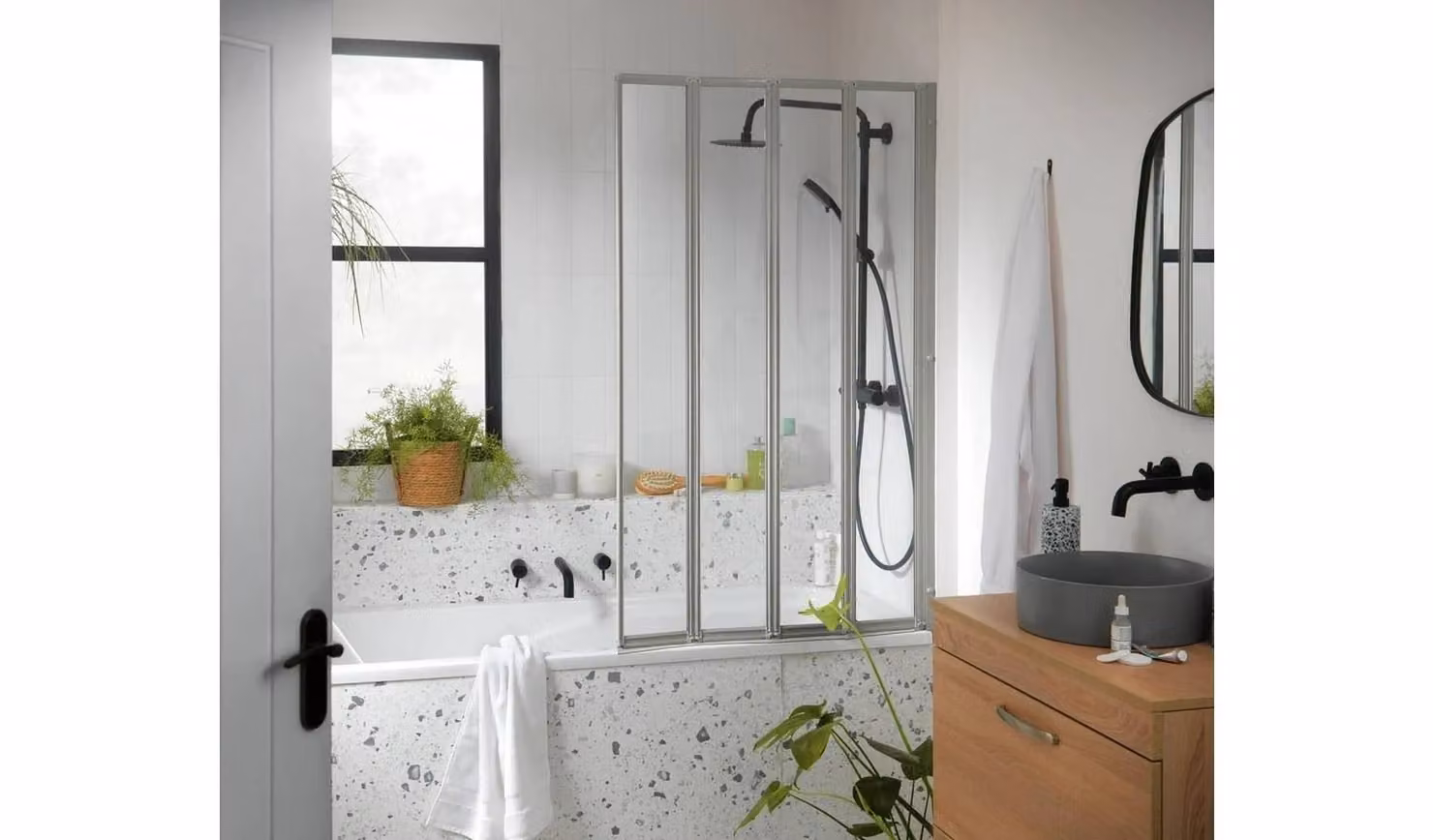 Cheap Furniture Warehouse Folding Glass Bath Shower Screen in Silver, W: 84 cm, H: 140 cm
