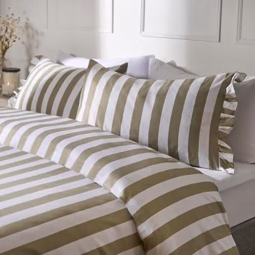 OHS Striped Reversible Microfibre Duvet Cover and Pillowcase Set, Green, Duvet Cover: 200 x 200 cm, Pillowcases: 50 x 75 cm – 1