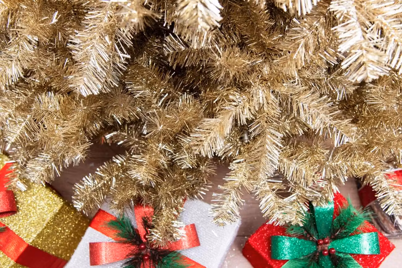 Shatchi 7ft Artificial Christmas Tree in Champagne Gold with Shiny Tinsel Tips and Hinged Branches – 5
