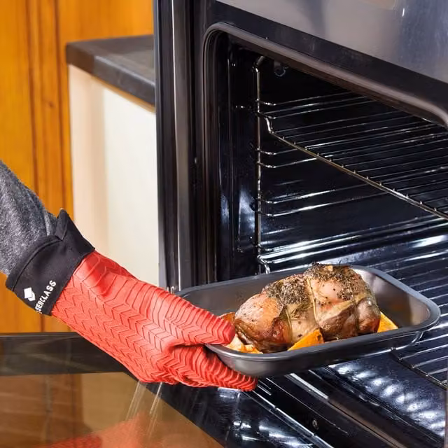 MasterClass Non-Slip Silicone Oven Glove in Red