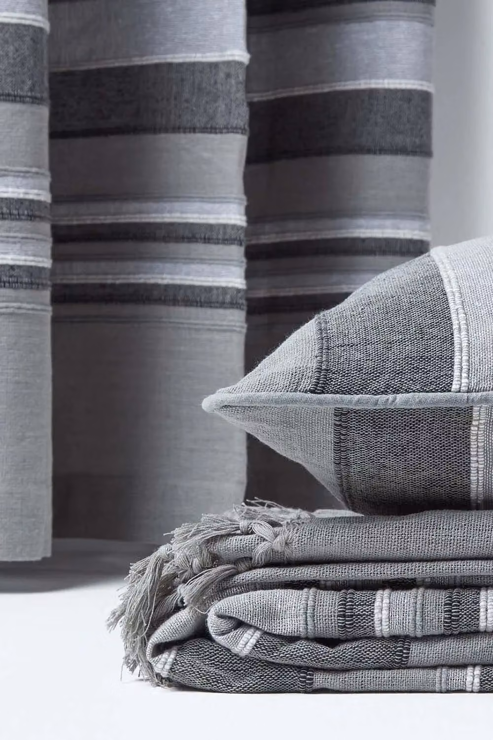 Homescapes Morocco Striped Cotton Cushion Cover in Grey, W/D/H: 45 x 45 x 45 cm – 2