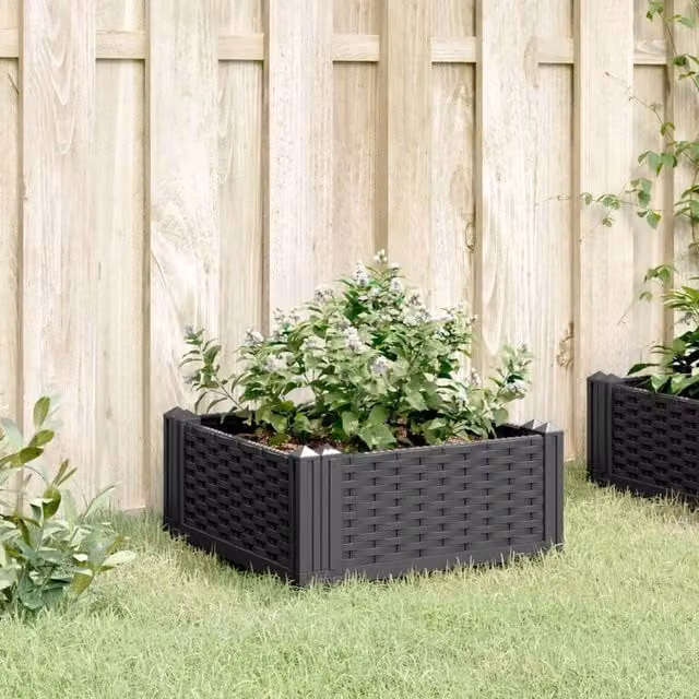 Berkfield Home Beautiful Garden Planter with Pegs, Black, W: 42.5 cm, D: 42.5 cm, H: 28.5 cm